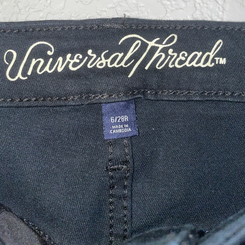 Universal thread jeans! Size 6